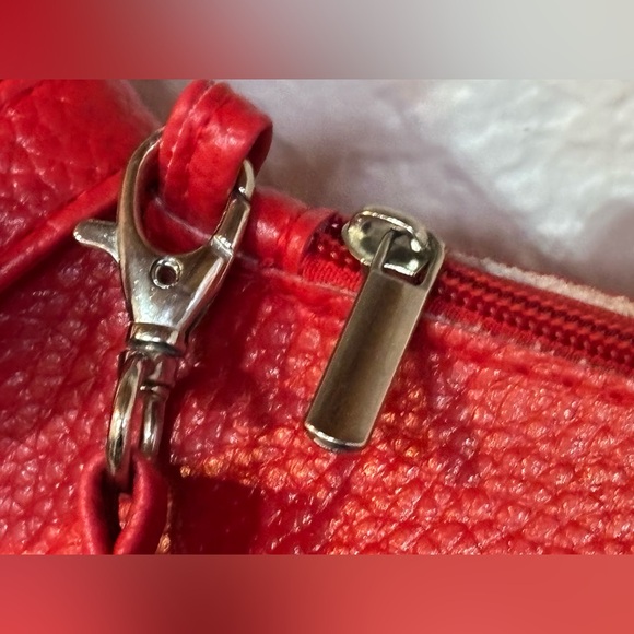 ONLY ONE: Playful Red Dog-Shaped Purse/Bag and Bag Charm/Keychain Made in Italy - Picture 6 of 16